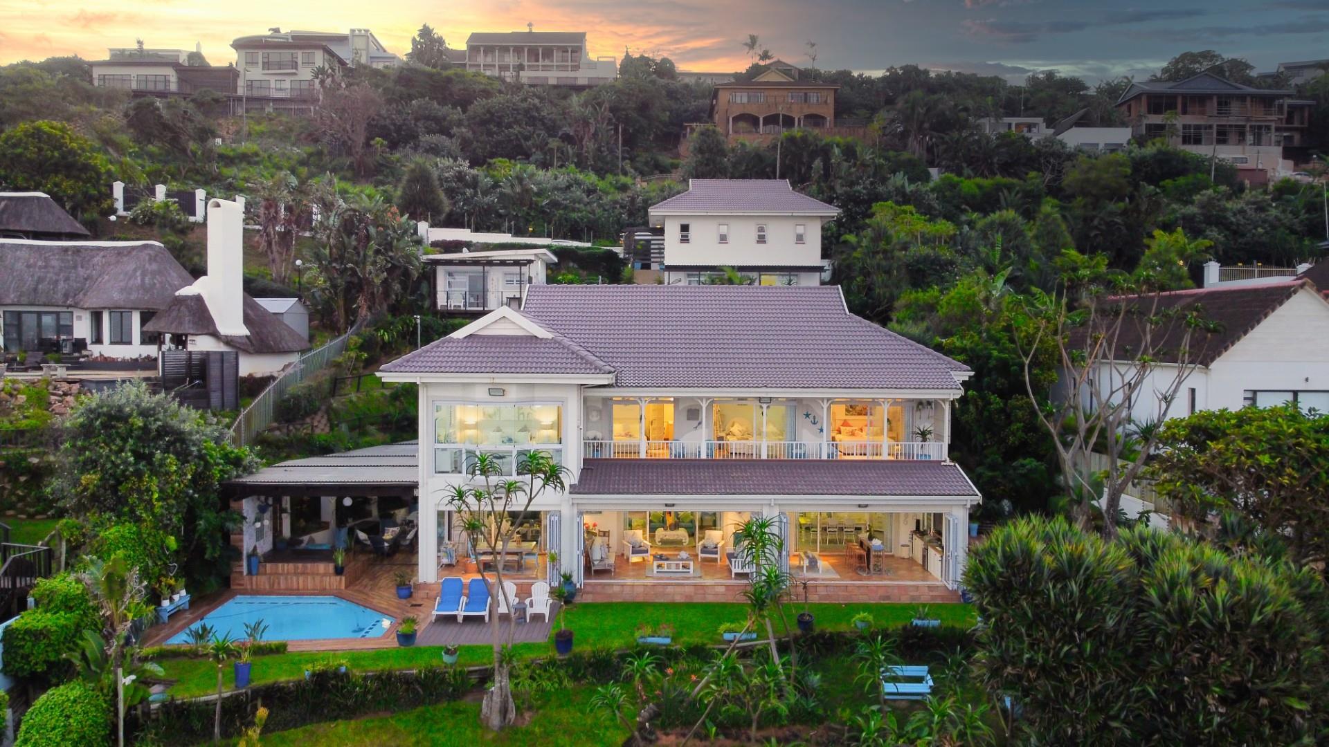 Oceanfront Elegance in Sheffield Beach — photograph 2