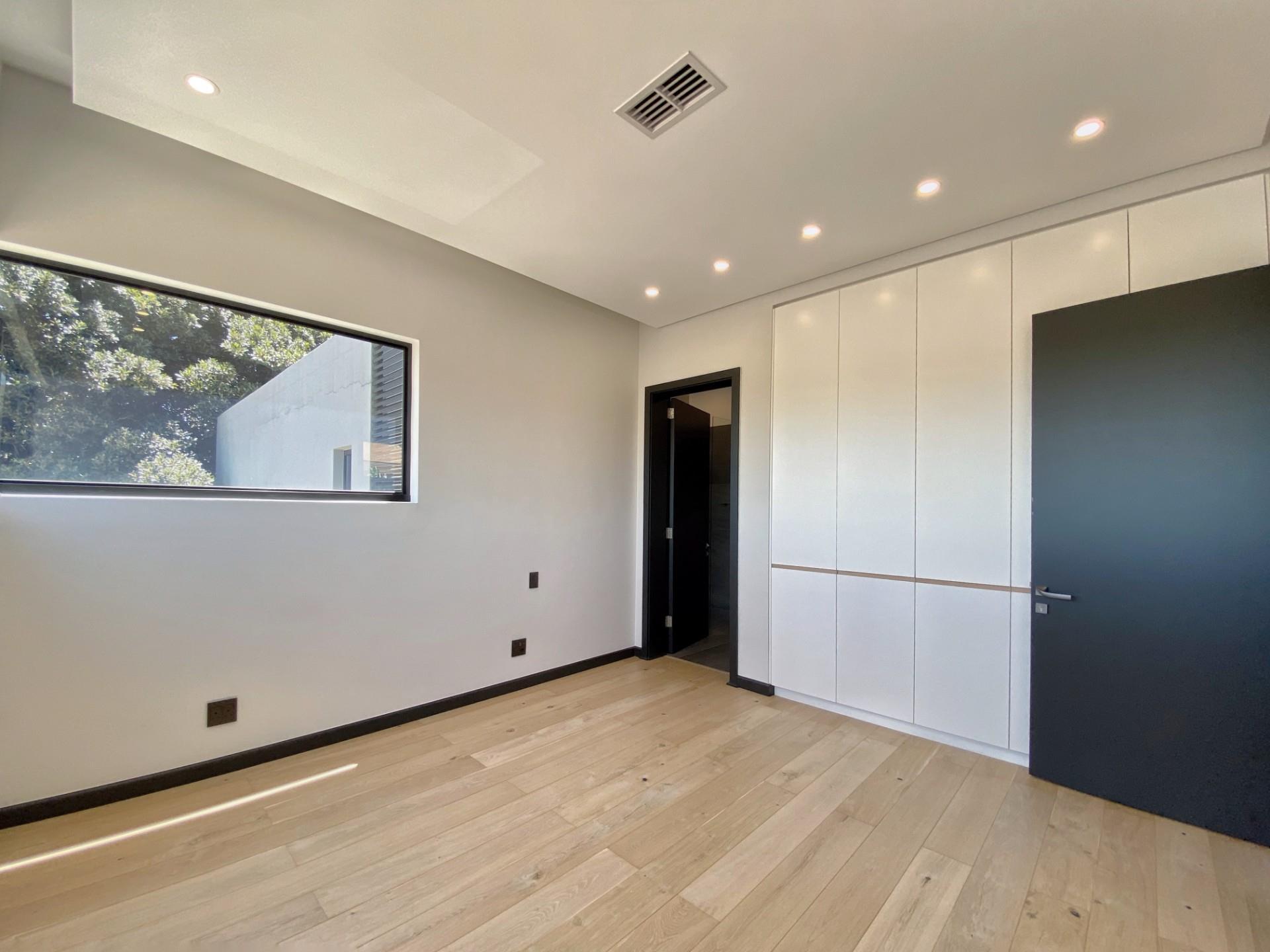A SYMPHONY OF CONTEMPORARY DESIGN — photograph 4