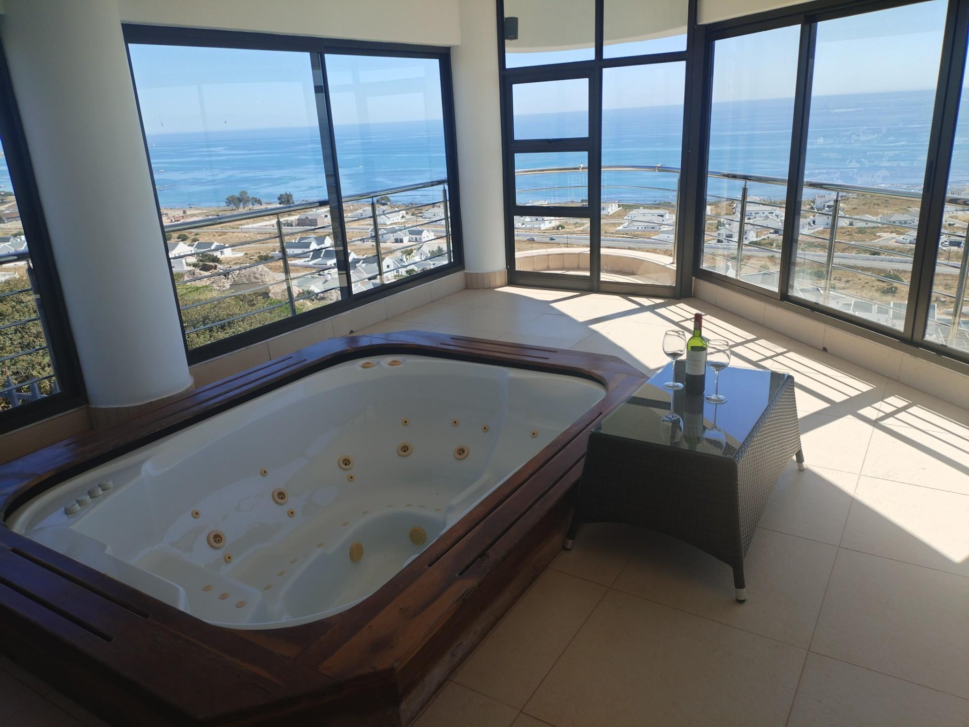 5 Bedroom House For Sale in Blueberry Hill — photograph 4