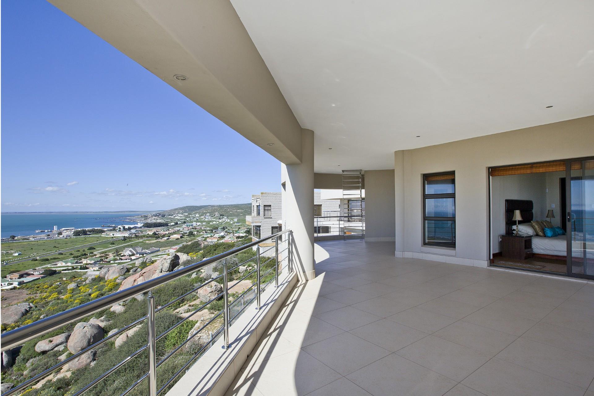 5 Bedroom House For Sale in Blueberry Hill — photograph 5
