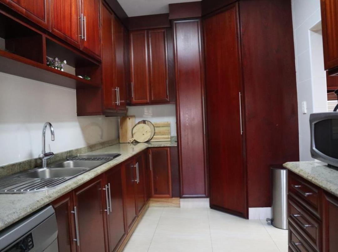 Magnificent 6 bedroom double storey, situated in prestigious La Lucia i — photograph 5