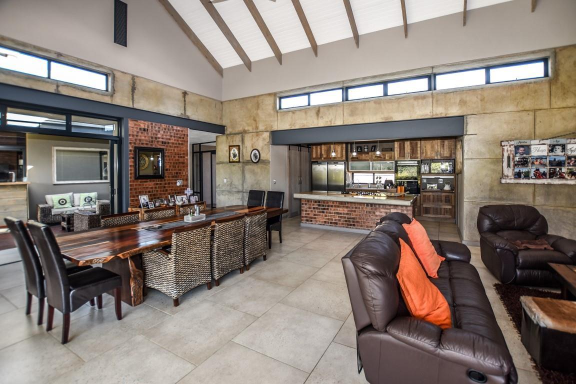 Beautiful property with two luxurious homes — photograph 2