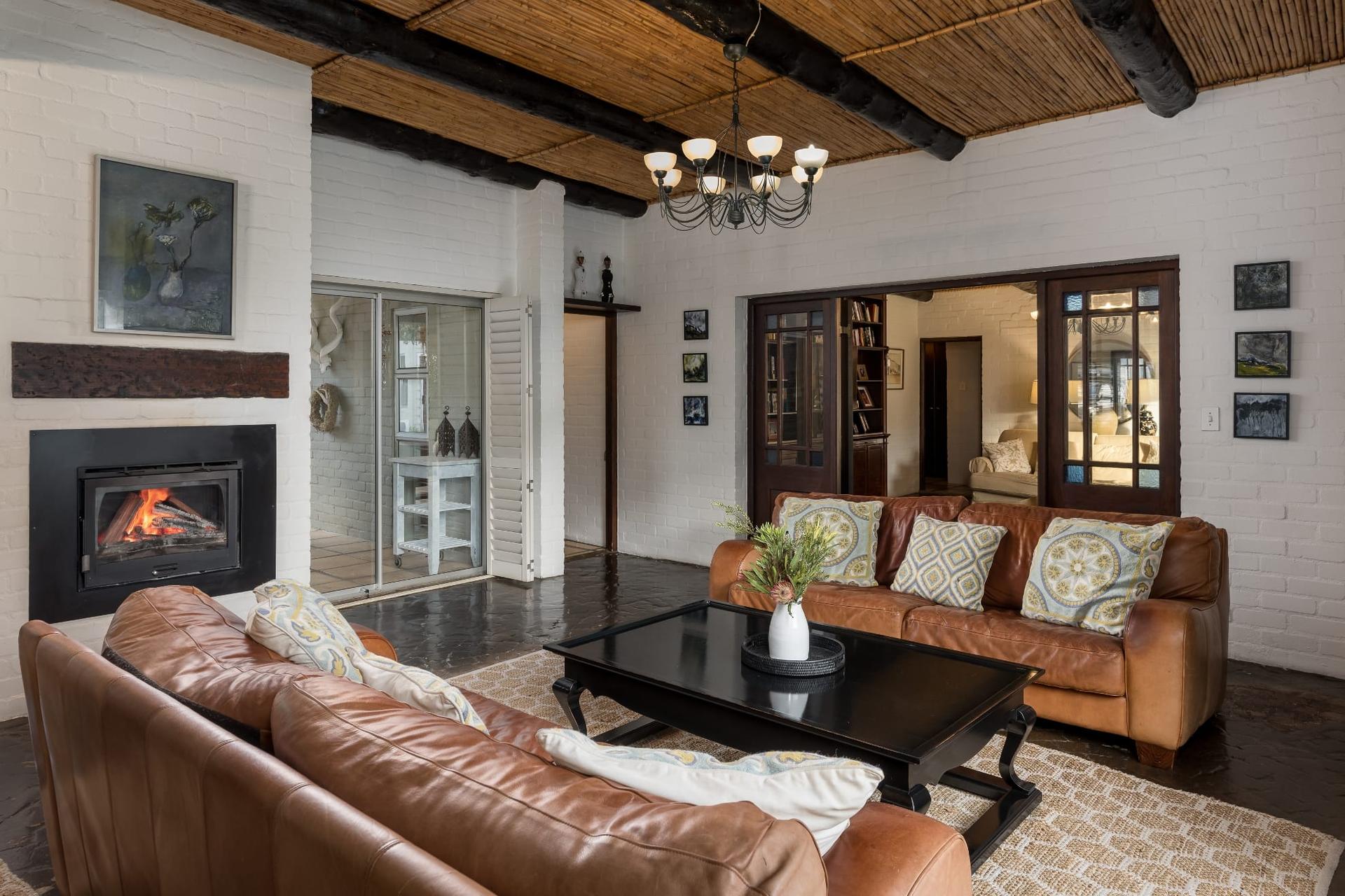 SUPERB LIVING IN HELENA HEIGHTS — photograph 5