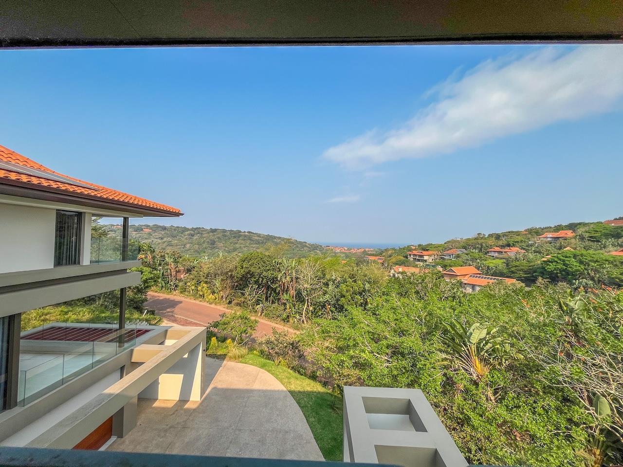 Striking Home with Exceptional Outdoor Living — photograph 2