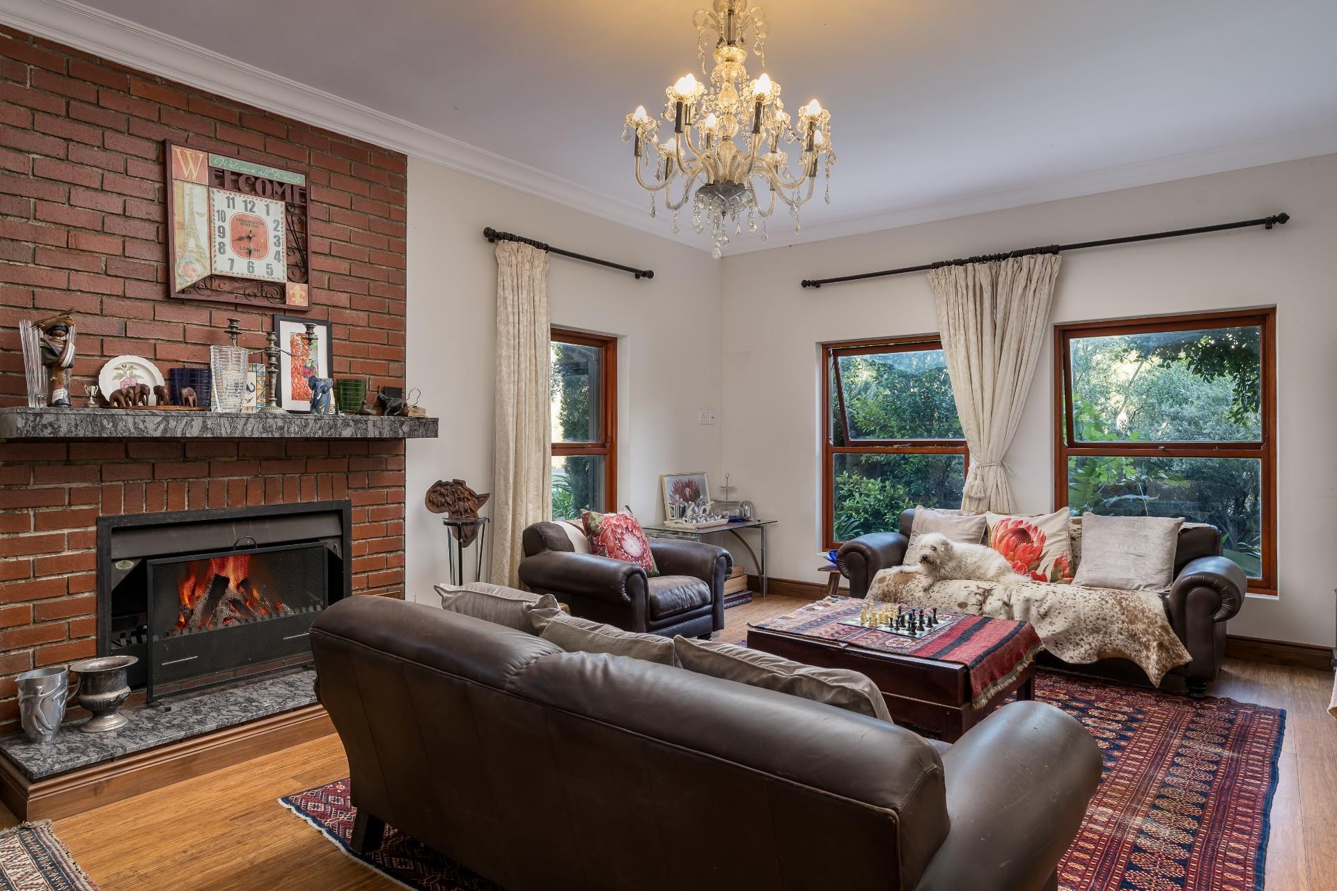 Elegant Family Home with Flatlet — photograph 3
