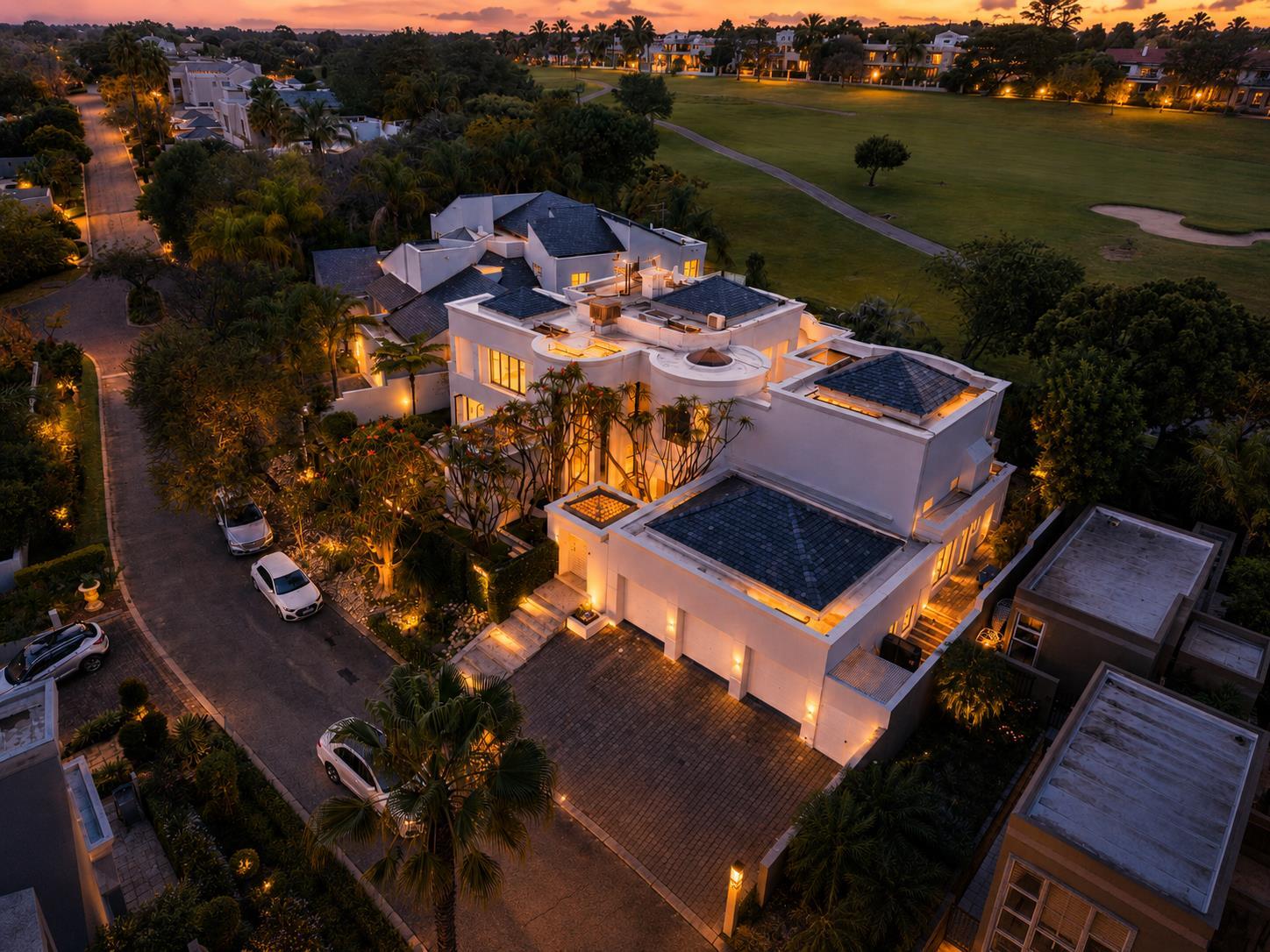 Newly Renovated Golf Estate Masterpiece with Fairway Views — photograph 4