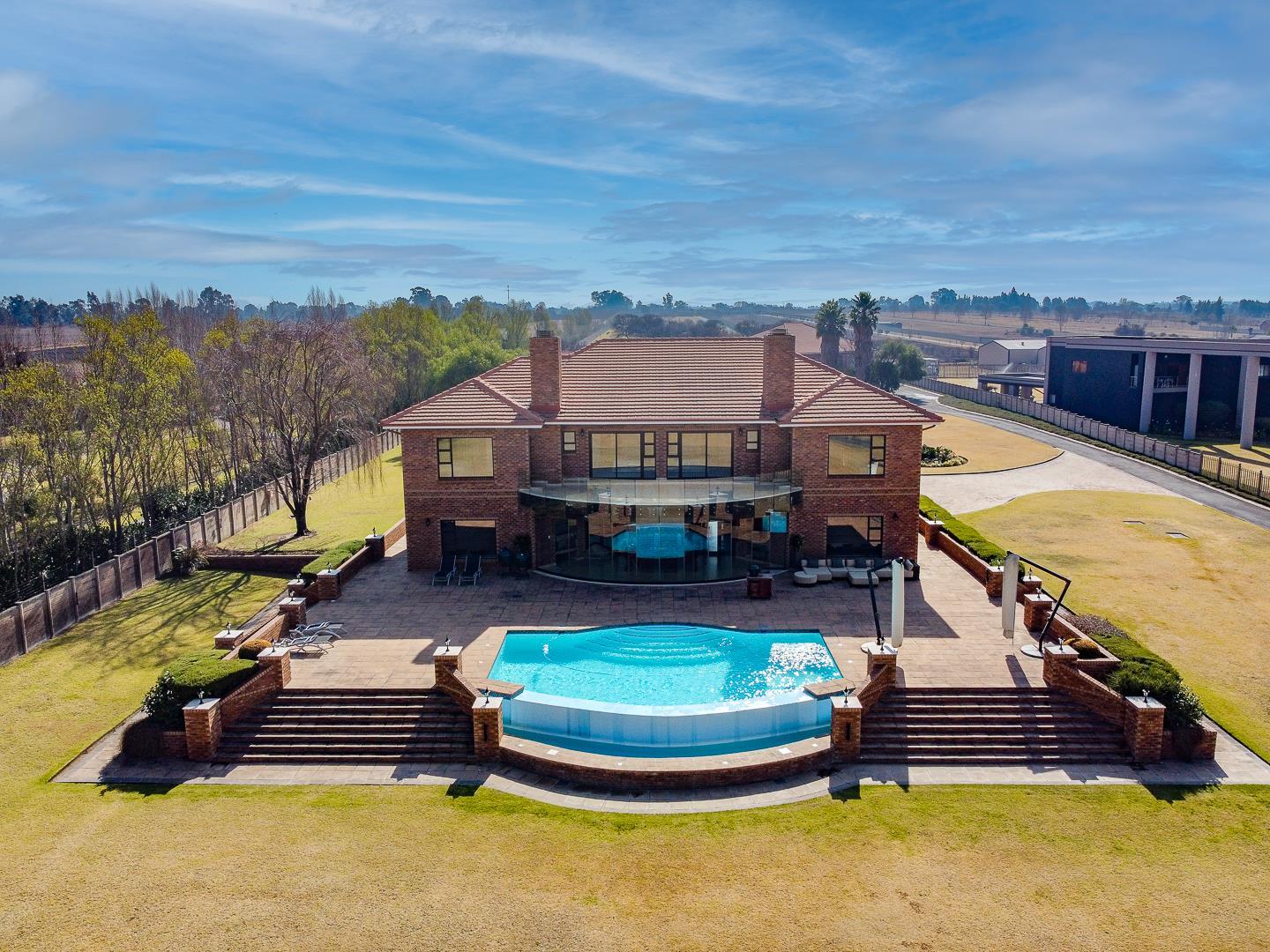 The epitome of waterfront living — photograph 3