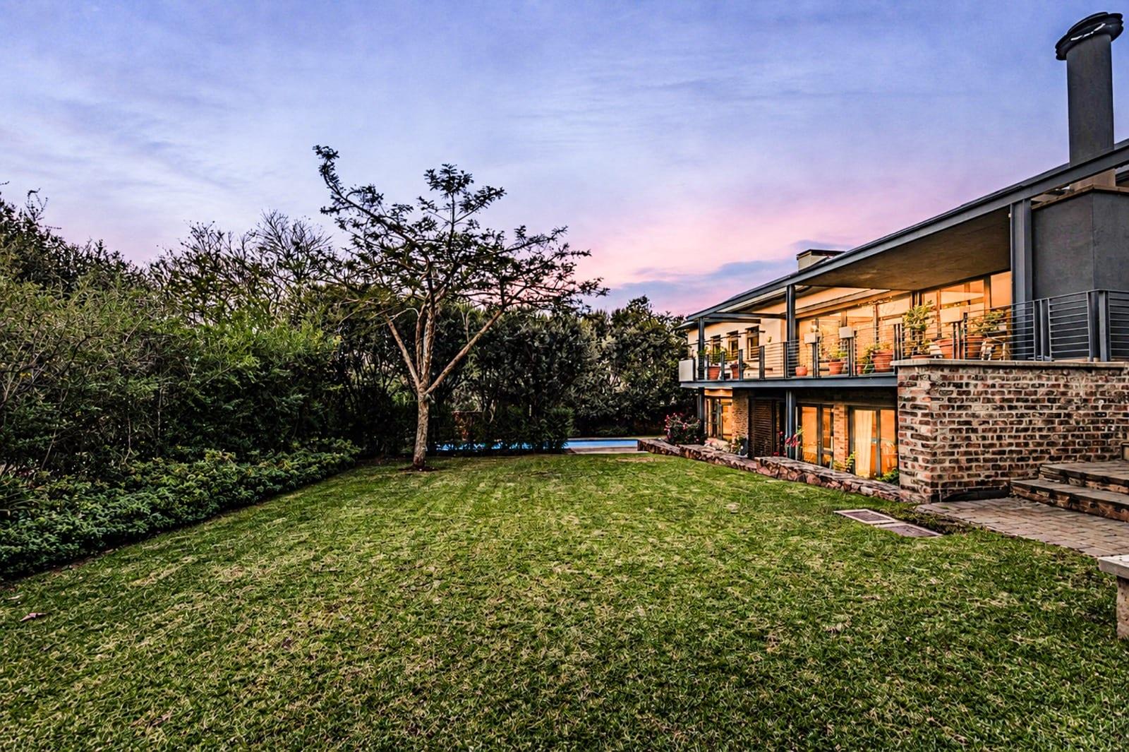 Architectural Sunset Estate Living — photograph 4