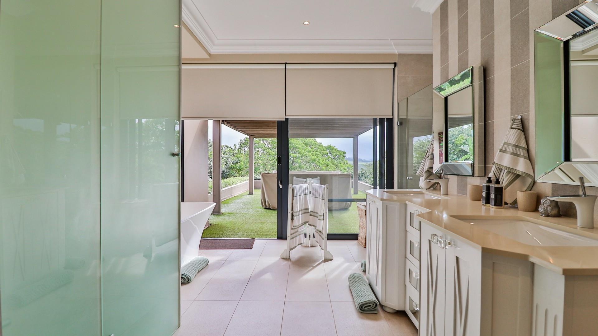 Luxurious Opulent Home in Zimbali — photograph 5