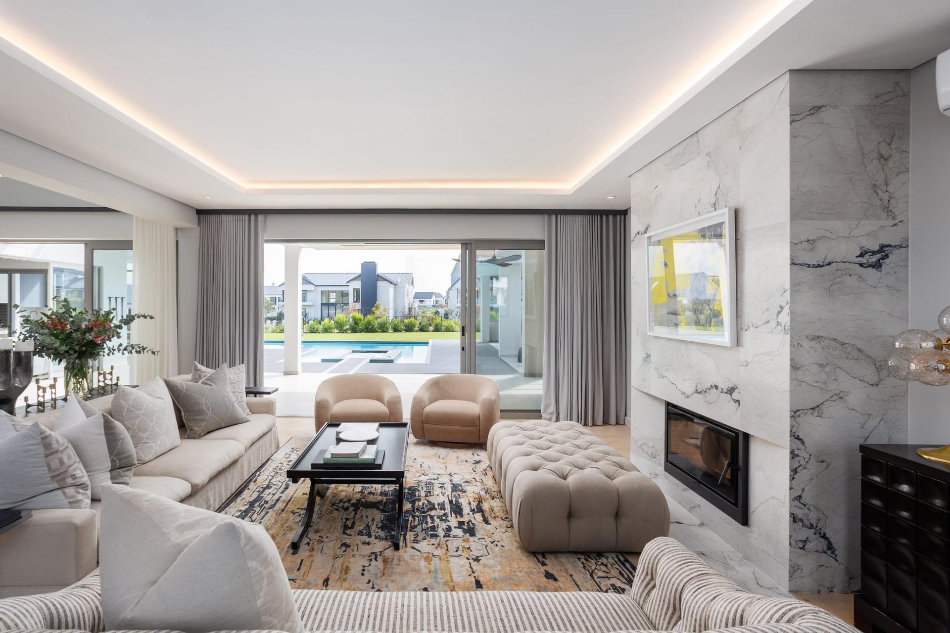 Elegant North-Facing Entertainer’s Retreat — photograph 4