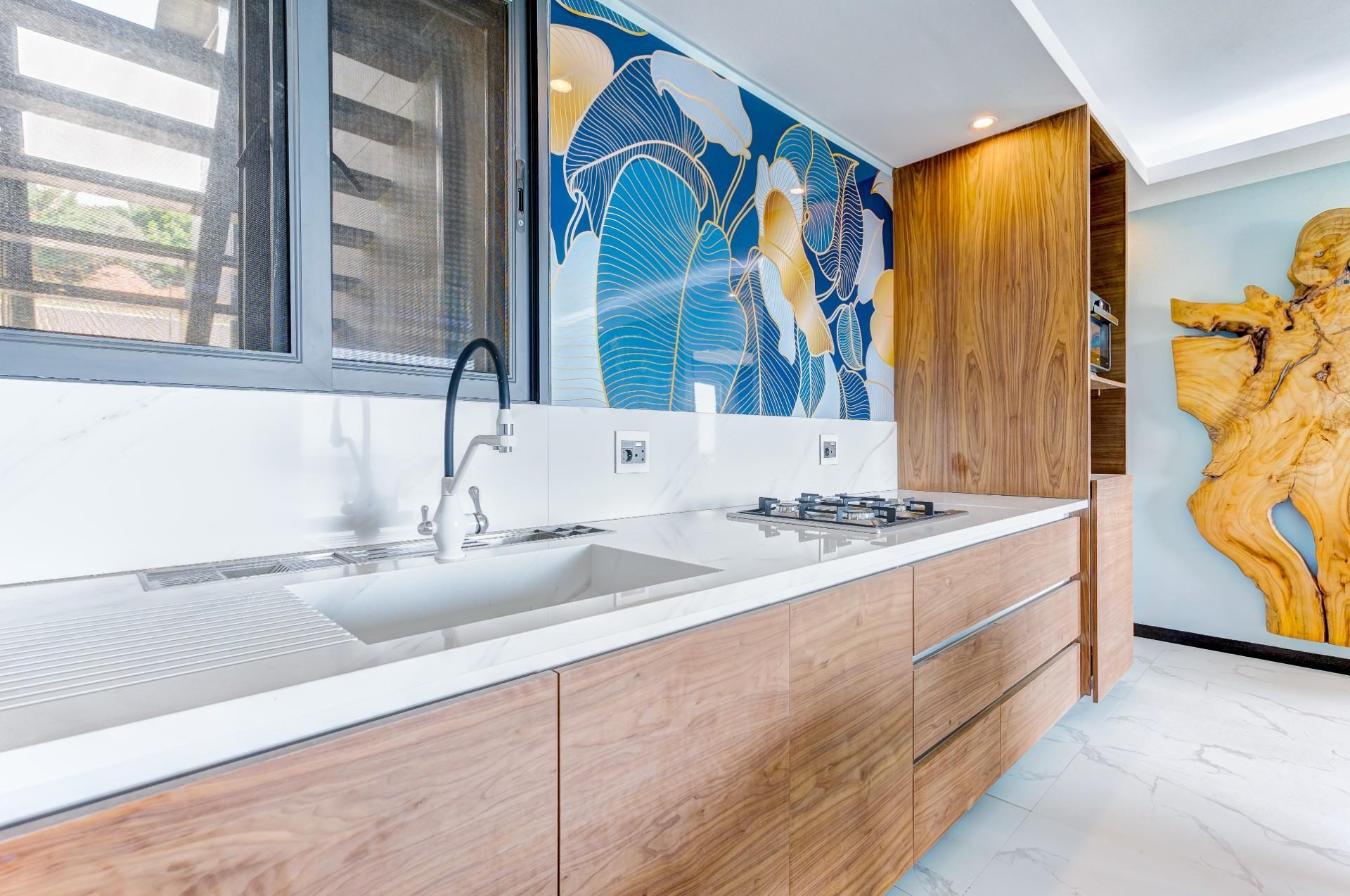 6-Bedroom Luxury Haven with Sea Views — photograph 4