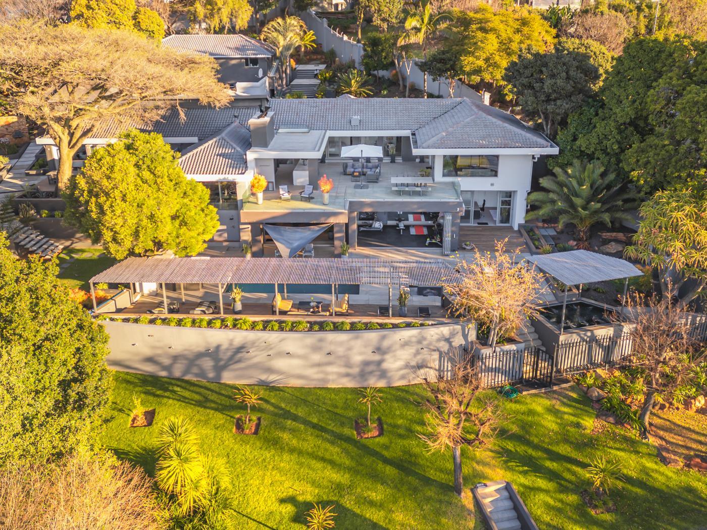 Architectural Masterpiece with Two Luxury Homes — photograph 2