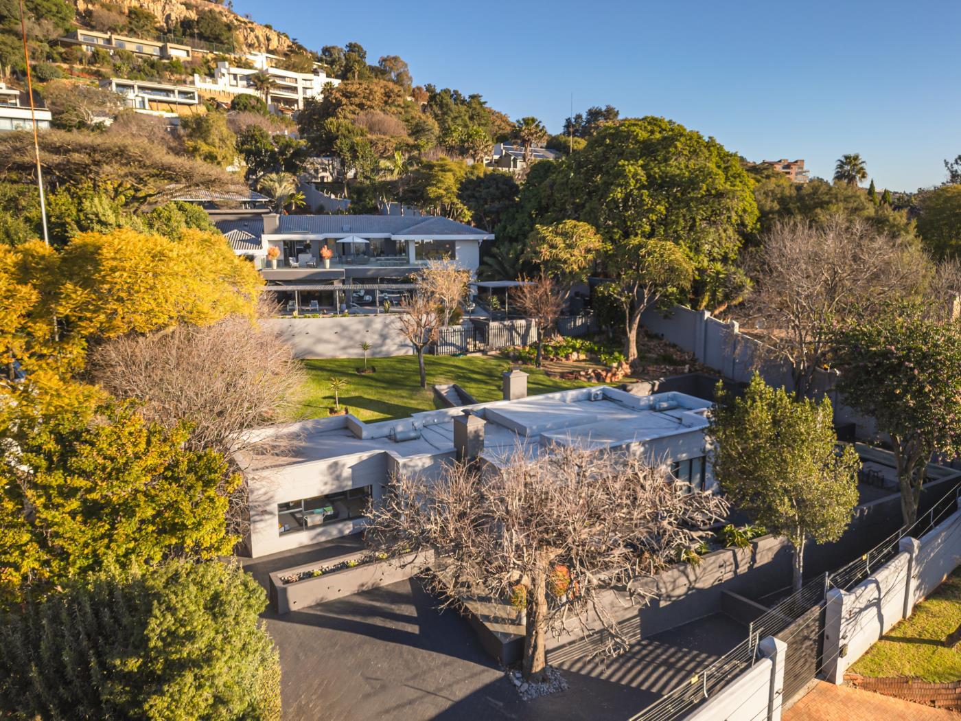 Architectural Masterpiece with Two Luxury Homes — photograph 3