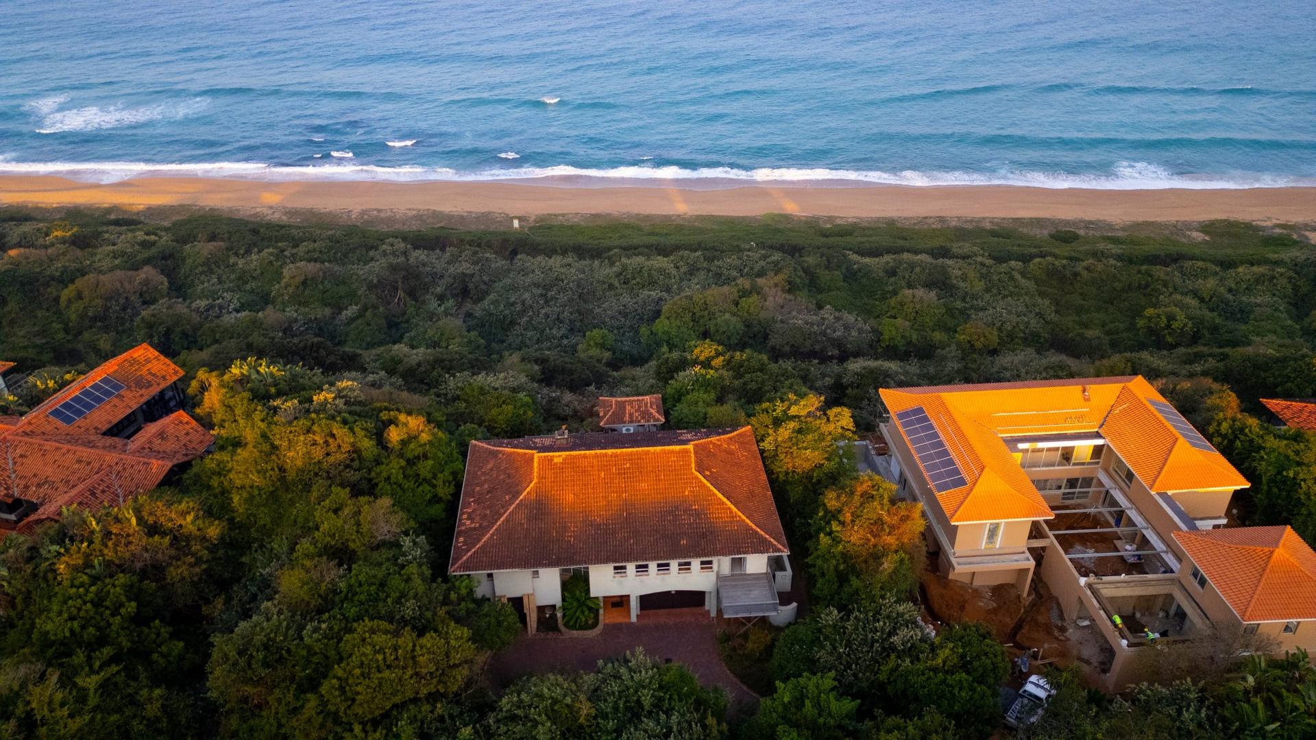 Frontline Ocean Living of Rare Distinction — photograph 2