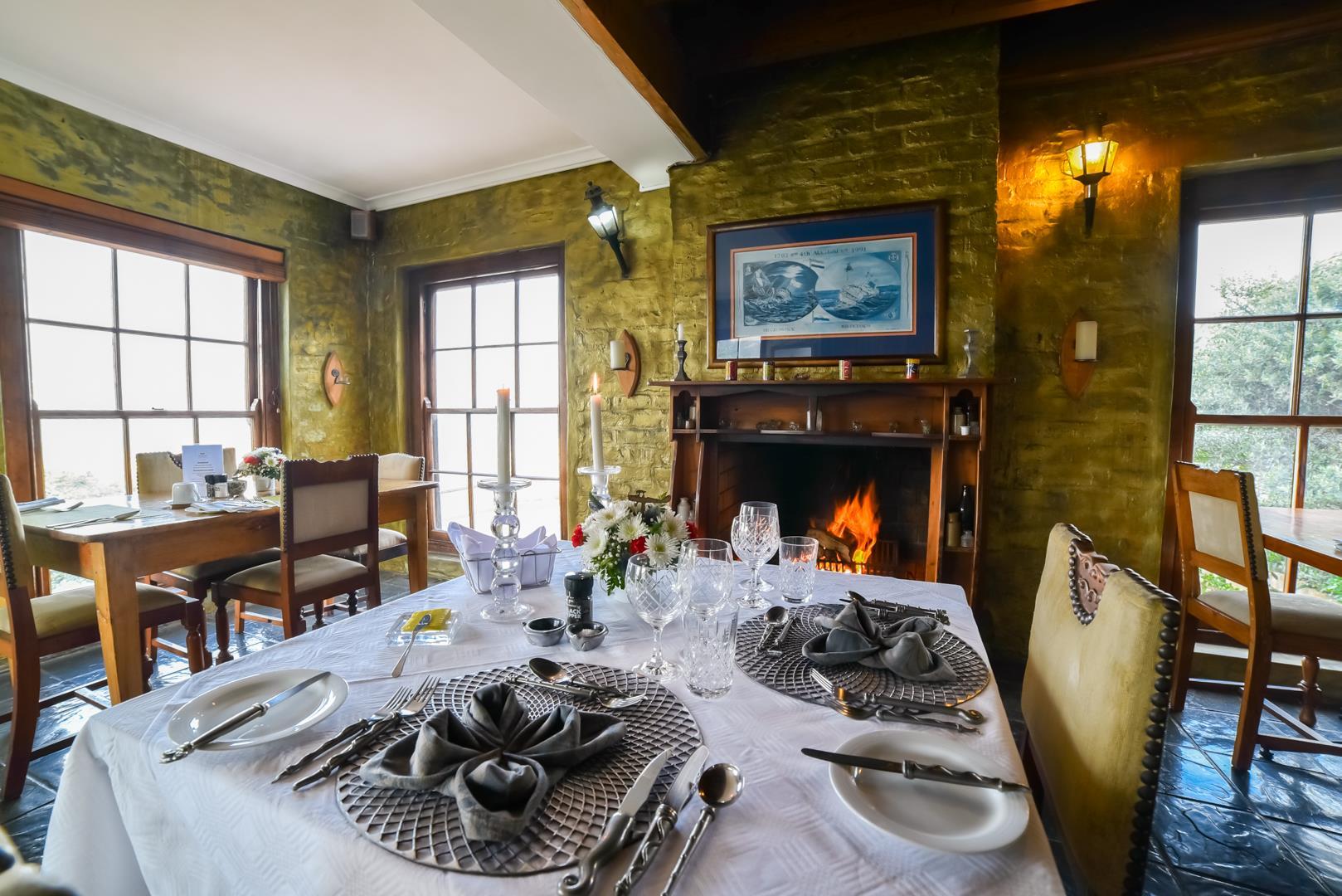 Iconic Coastal Guest House with Panoramic Ocean Views — photograph 3