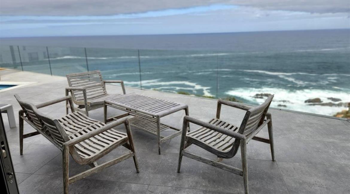 MODERN HOME WITH UNINTERRUPTED SEA VIEWS — photograph 5