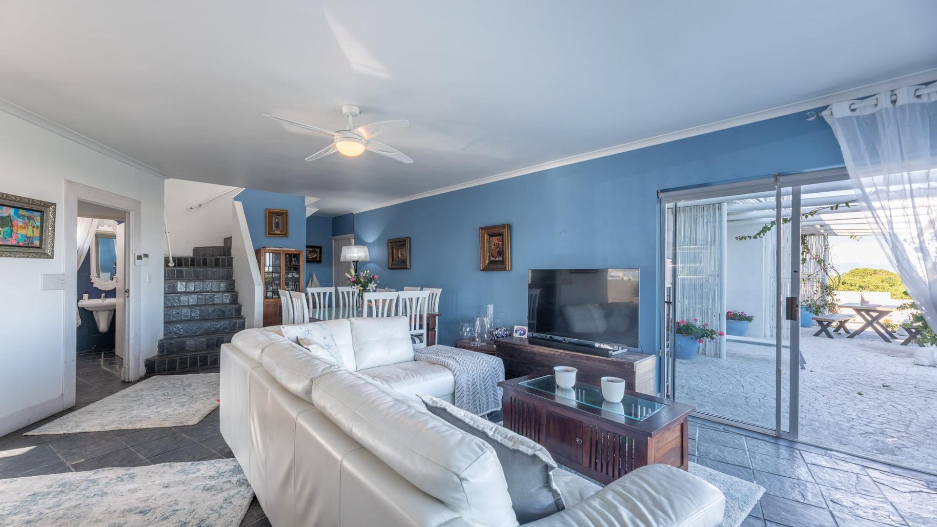 7 Bedroom House For Sale in Van Riebeeckstrand — photograph 4