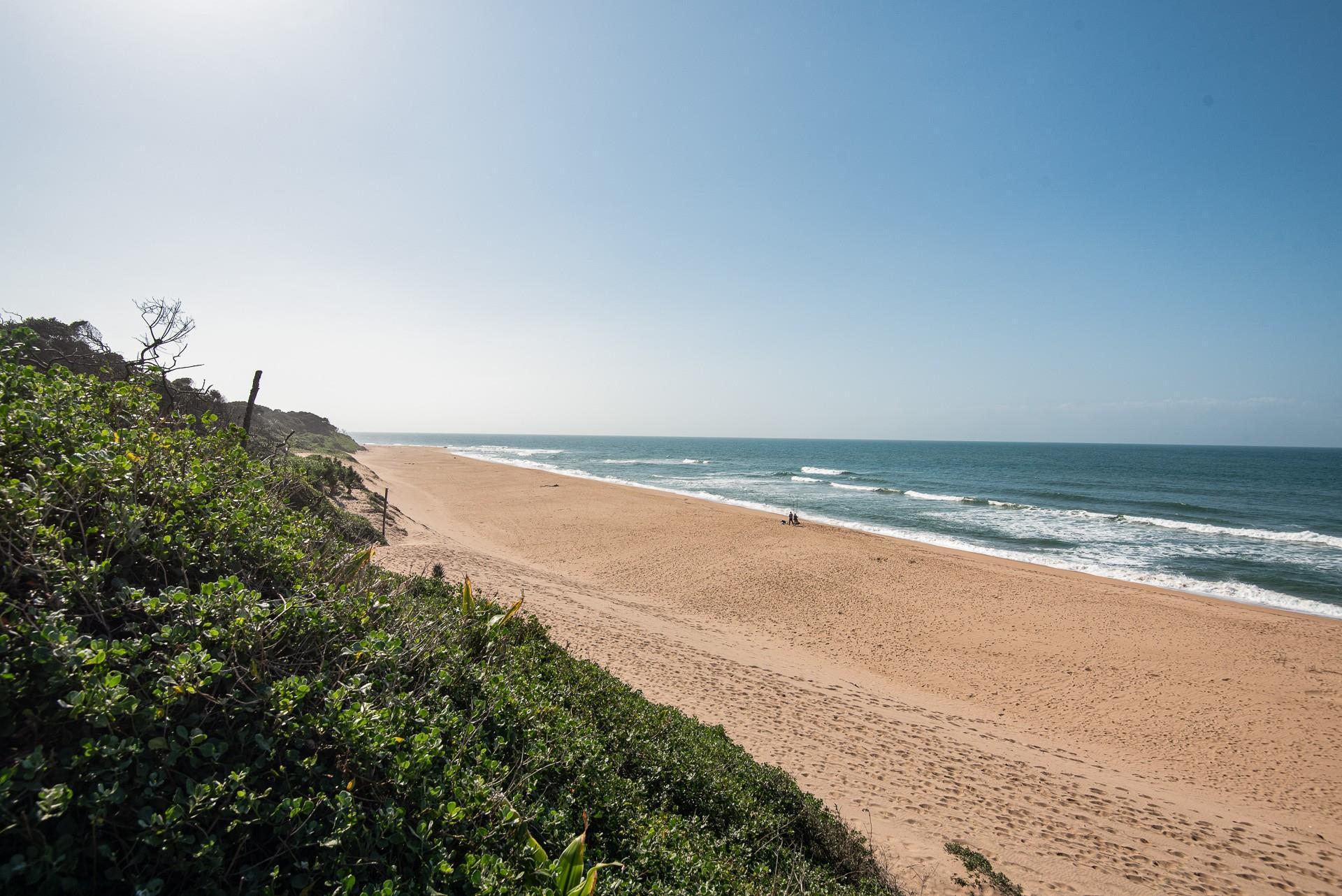 A Magical, 5-Bedroom, Beachfront, Zinkwazi Beach Home — photograph 3