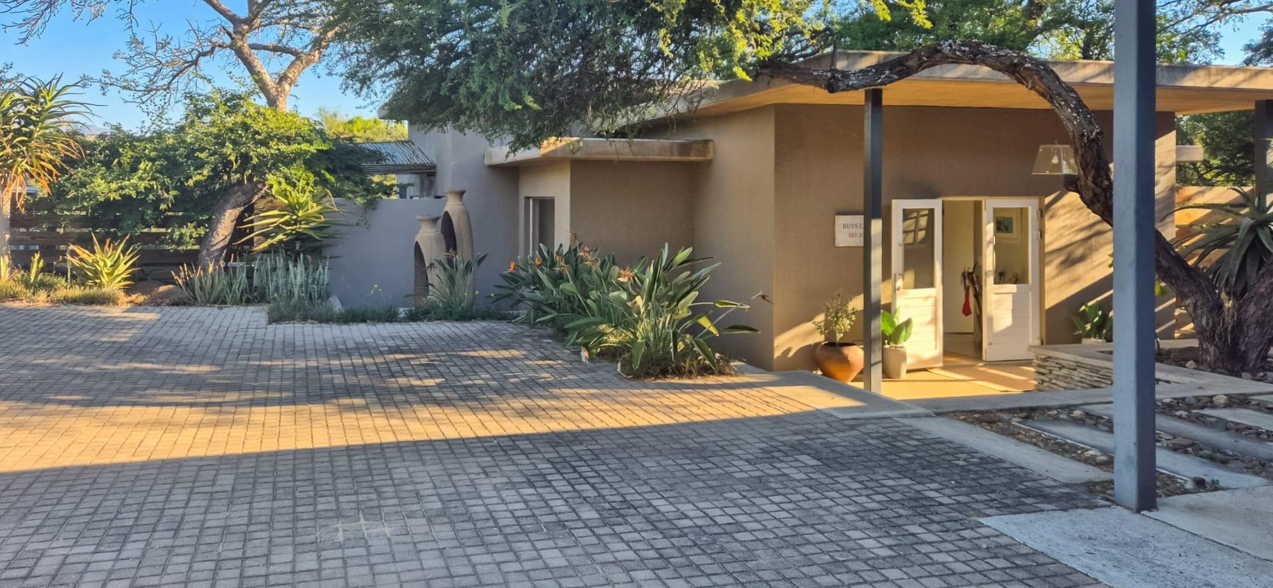 Grand Contemporary Luxury in Prestigious Sandown — photograph 3