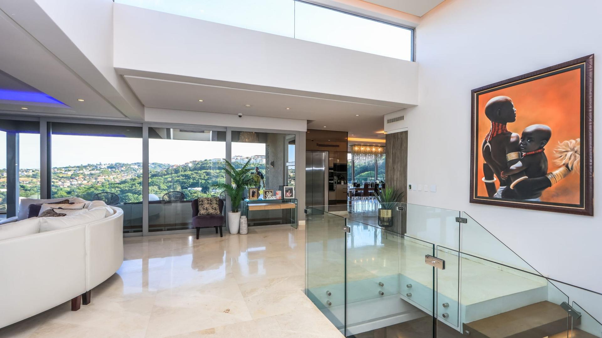 Architectural Masterpiece with Panoramic Sea Views — photograph 3