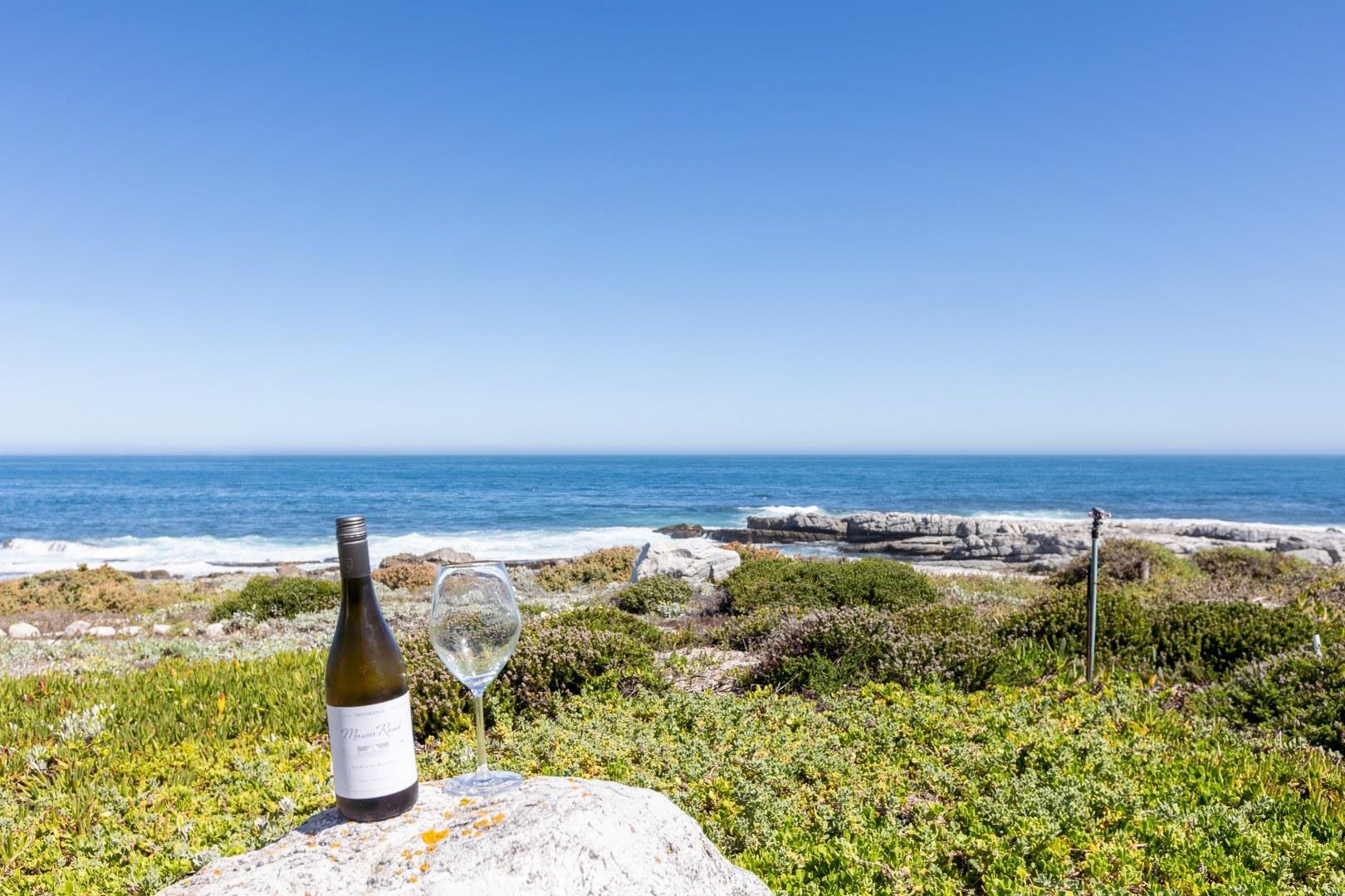 Front-Row Elegance with Iconic Sea Views — photograph 2
