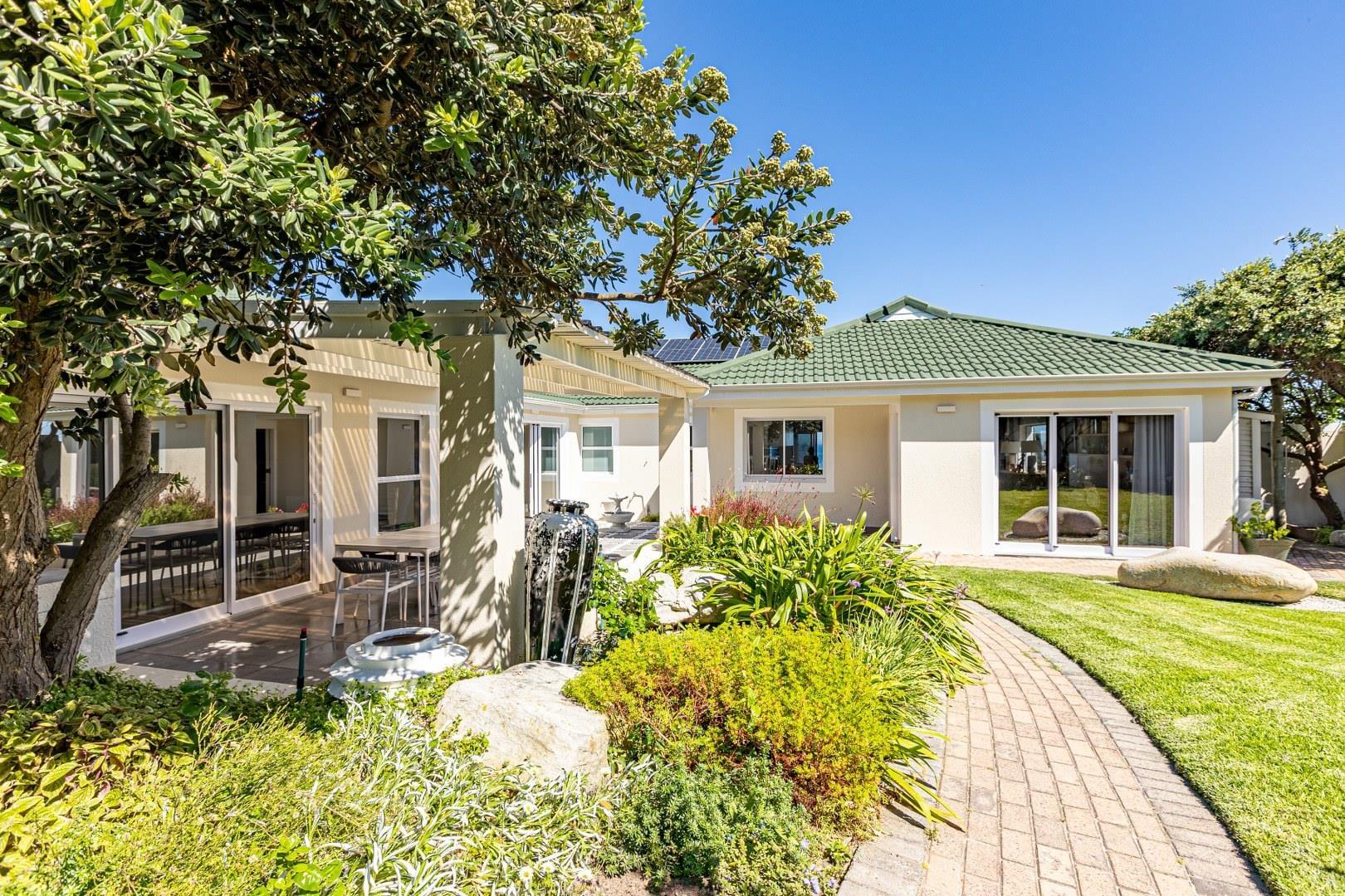 Front-Row Elegance with Iconic Sea Views — photograph 4