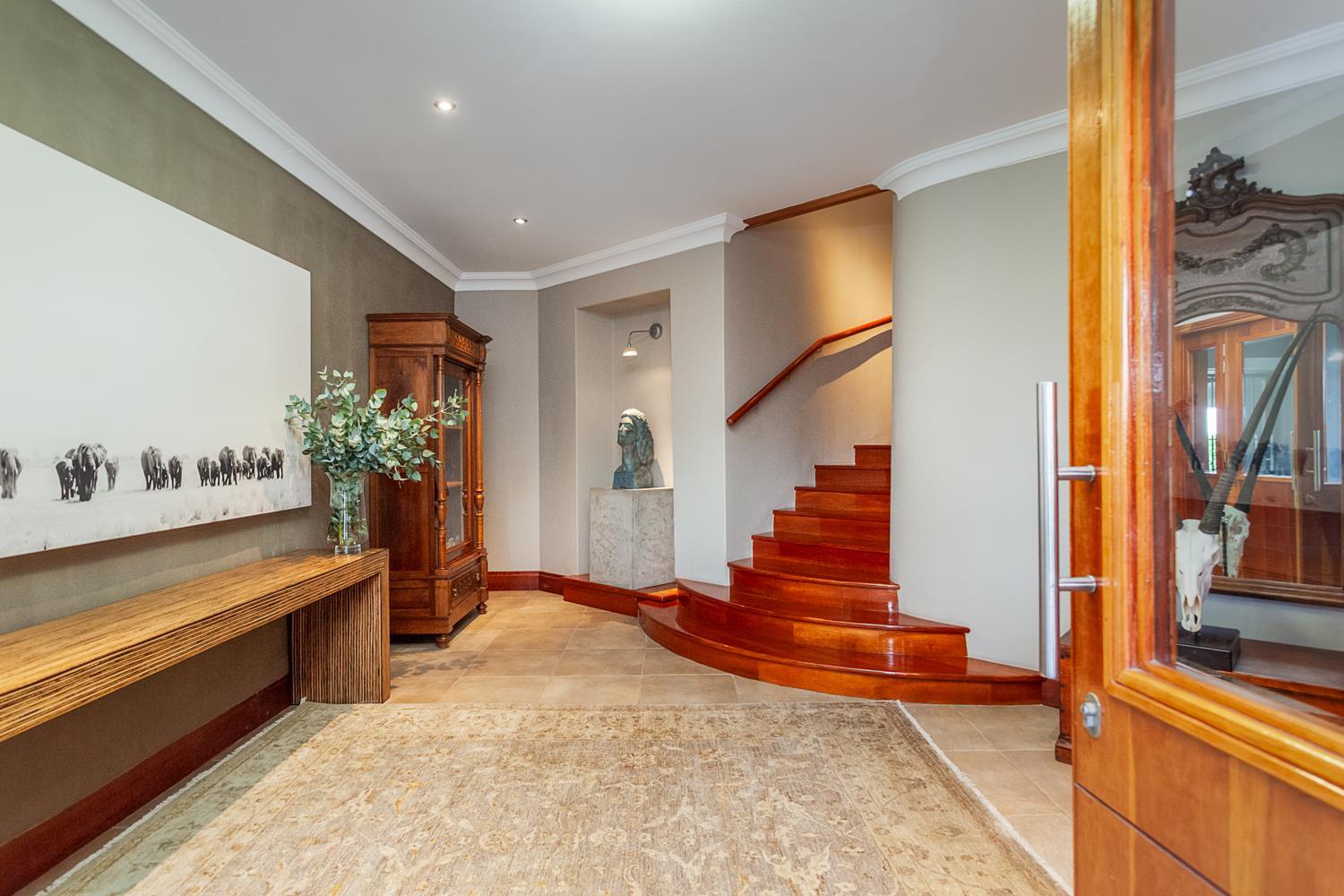Iconic Waterkloof Village Villa — photograph 2