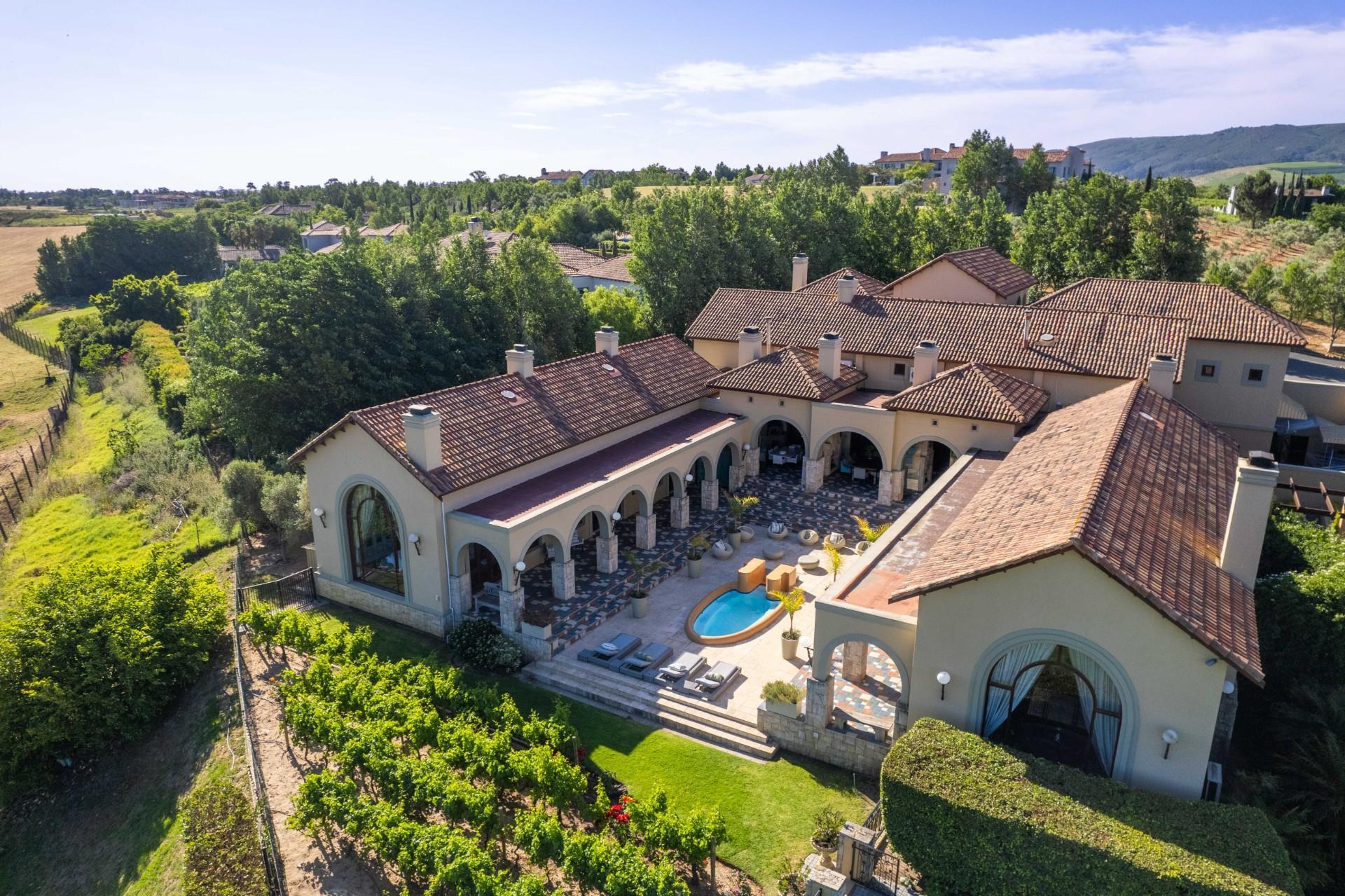 Grand Luxury Residence — photograph 2