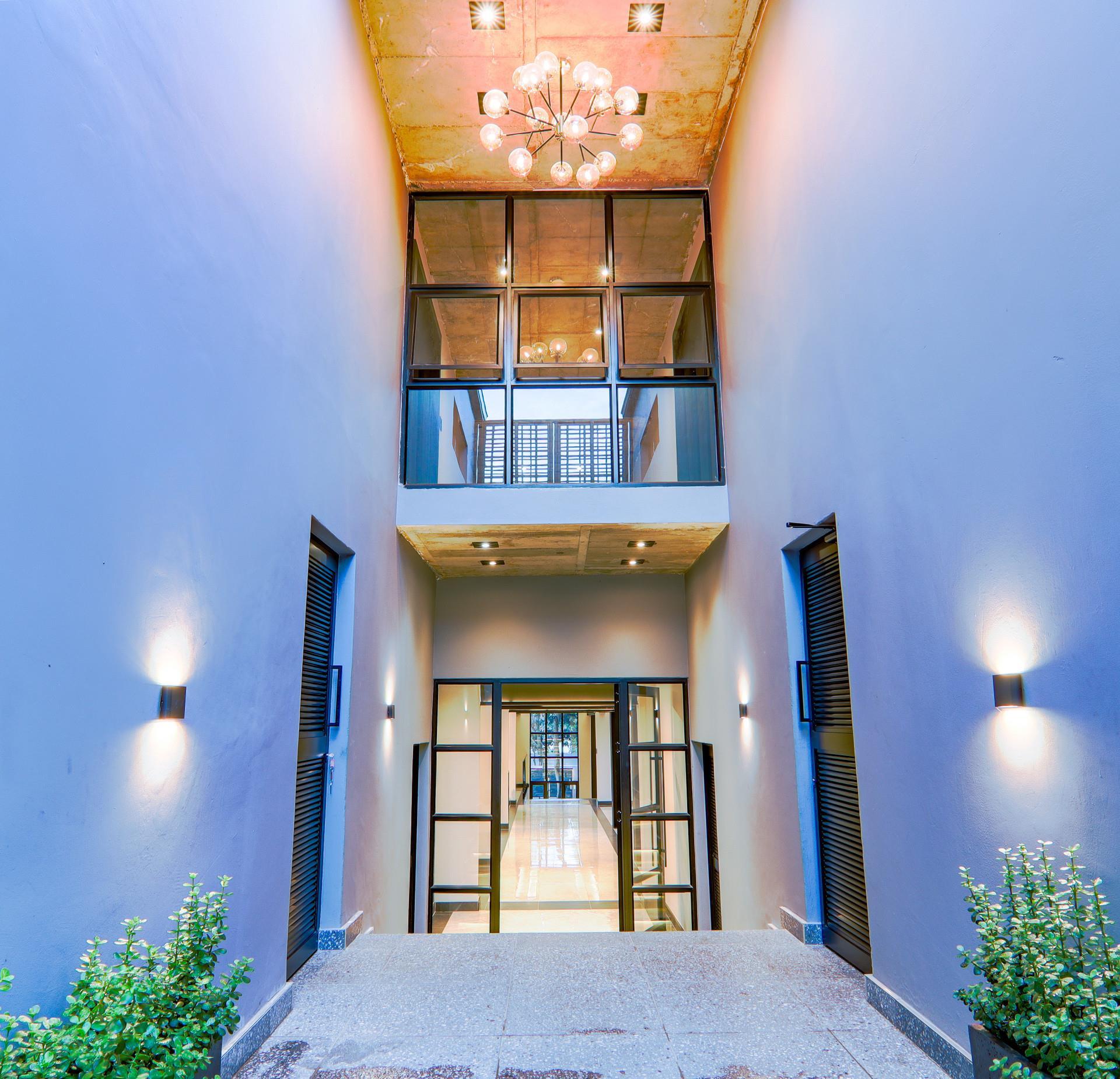 Sophisticated Luxury  with Entertaining Spaces — photograph 4