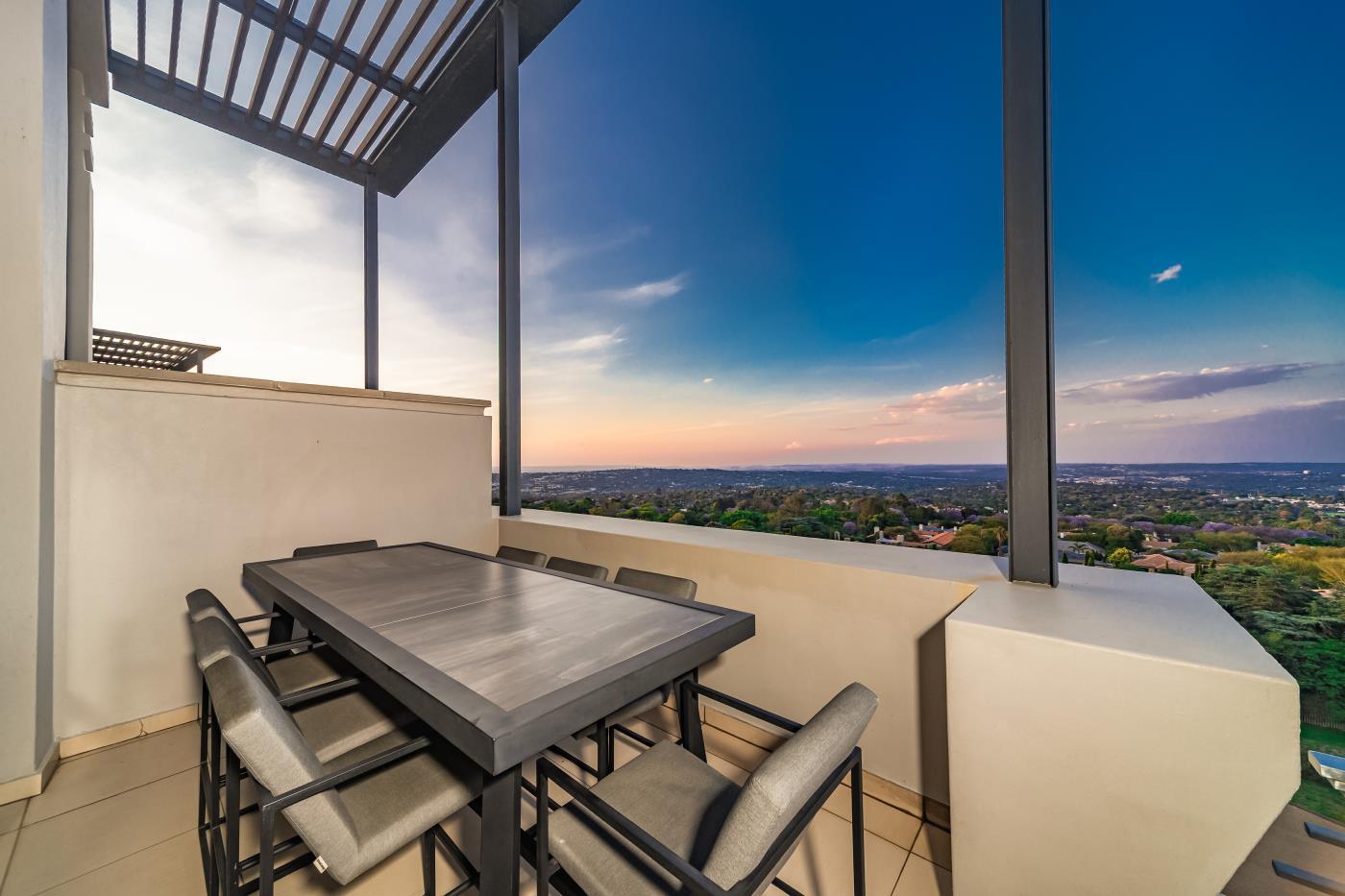Luxury Four-Level Penthouse with Private Lift — photograph 5