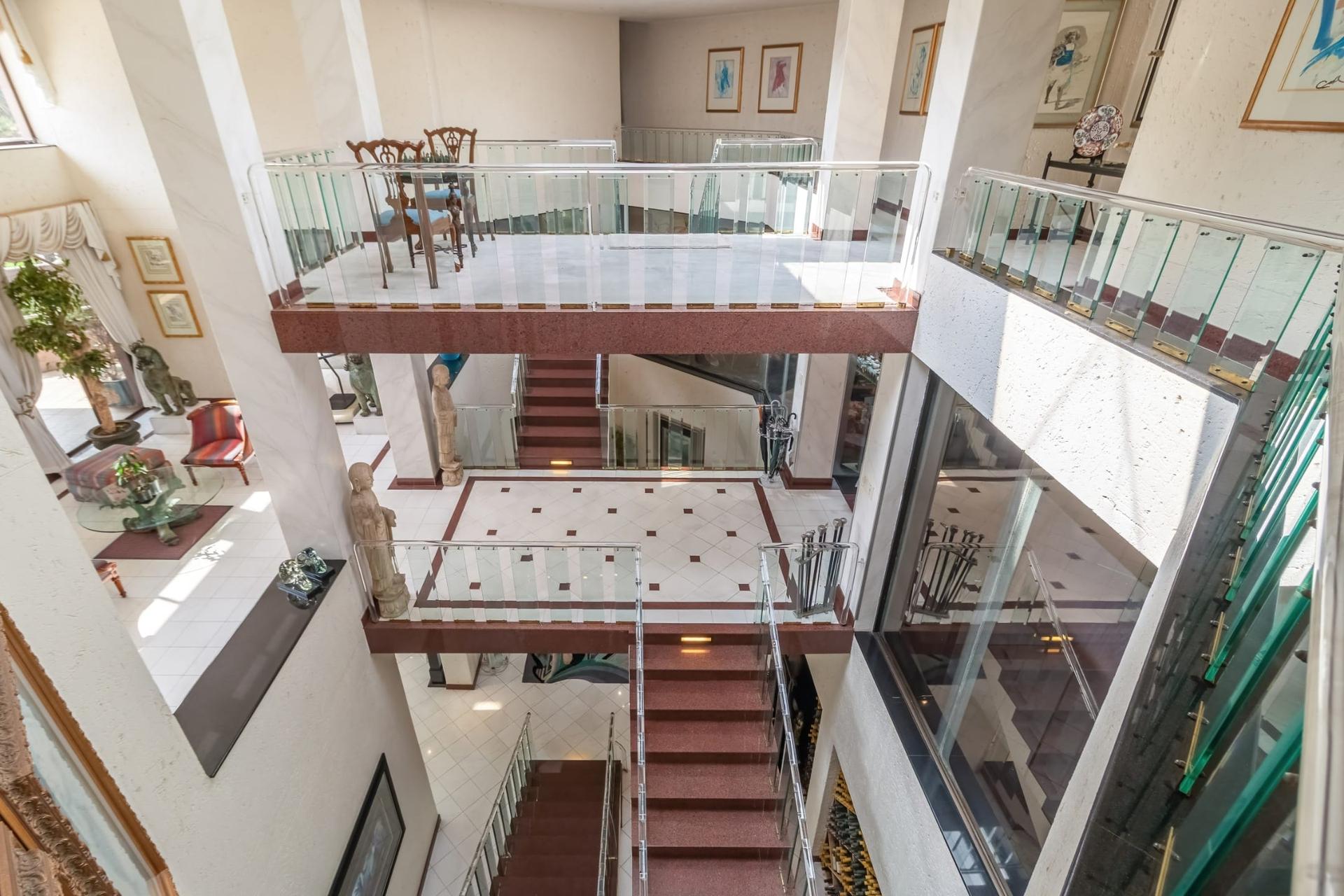 4 Bedroom House For Sale in Bedfordview — photograph 4