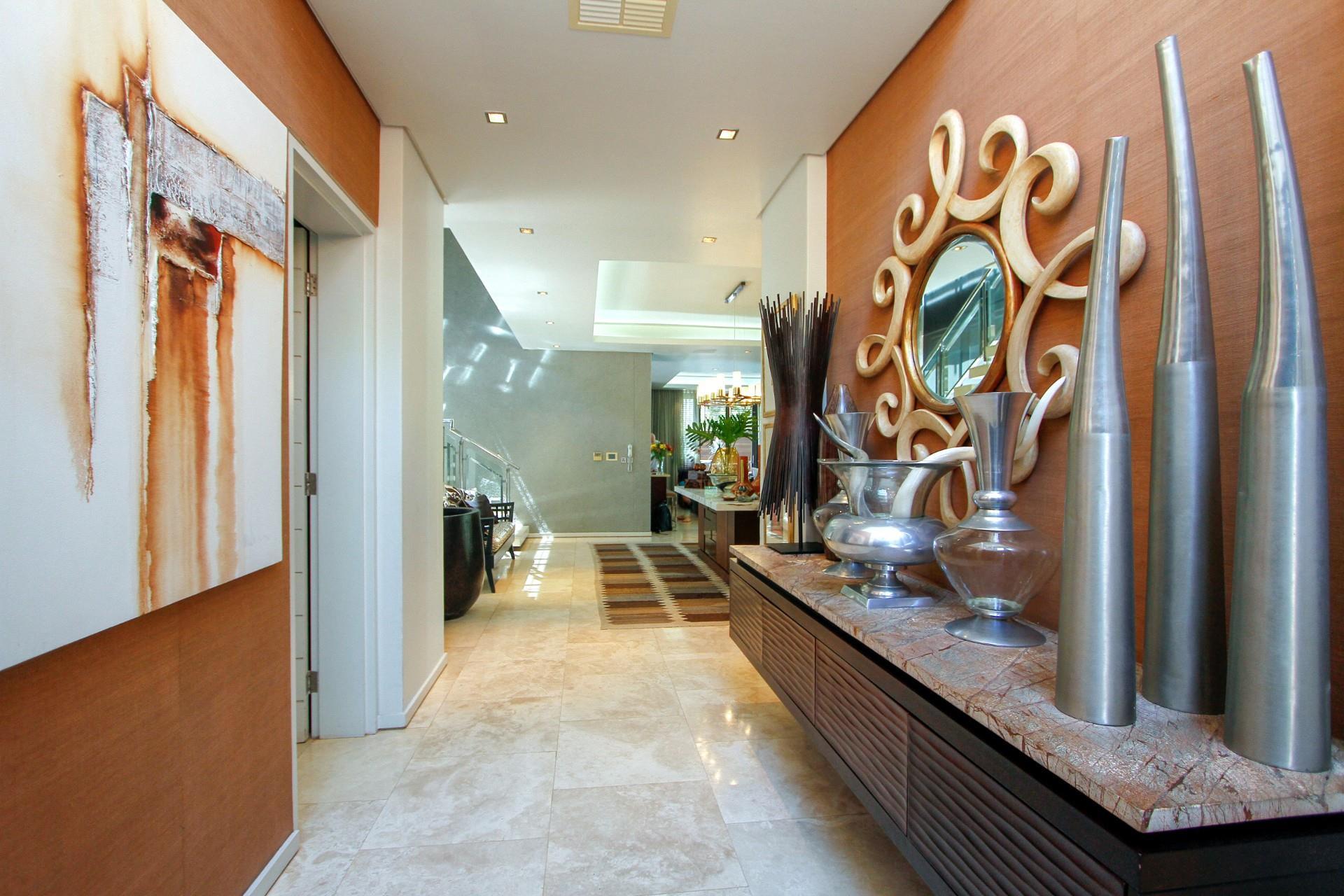 Luxury Living in the Heart of Hawaan Forest Estate — photograph 2