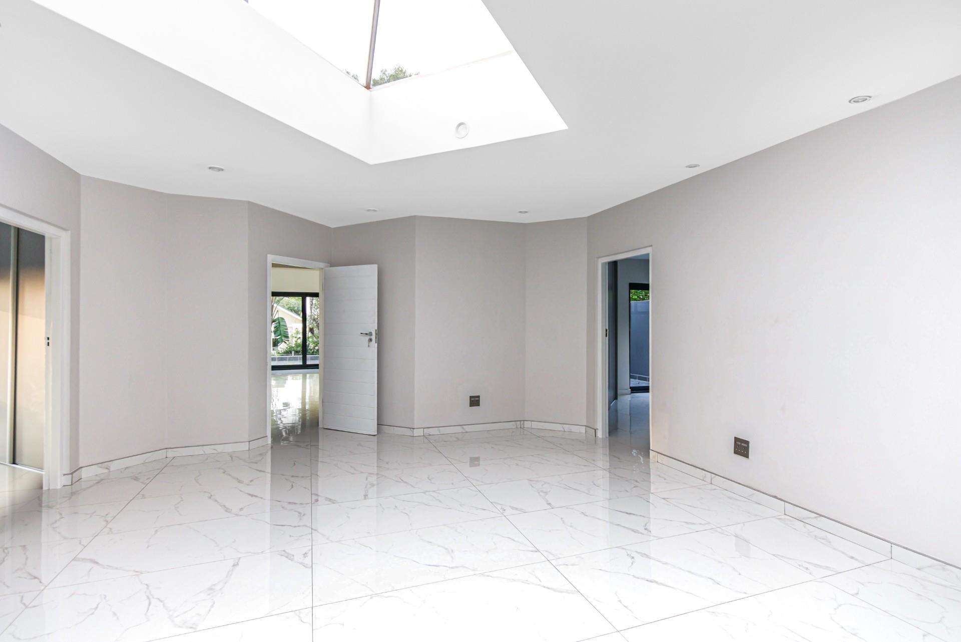 ultra modern family home in Dainfern Golf Estate — photograph 3