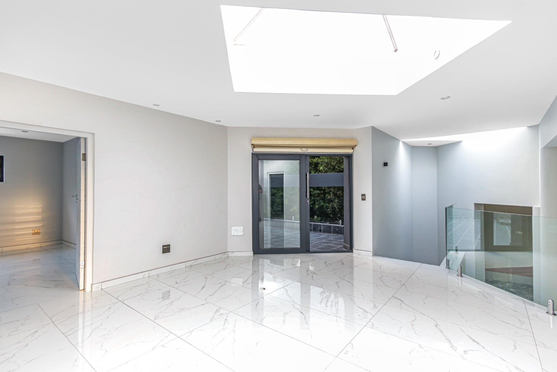 ultra modern family home in Dainfern Golf Estate — photograph 4