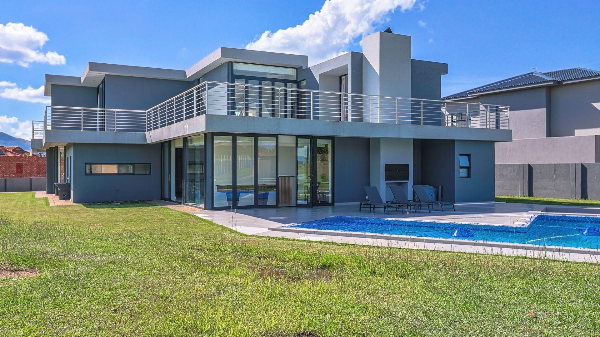 Modern Waterfront Masterpiece — photograph 2