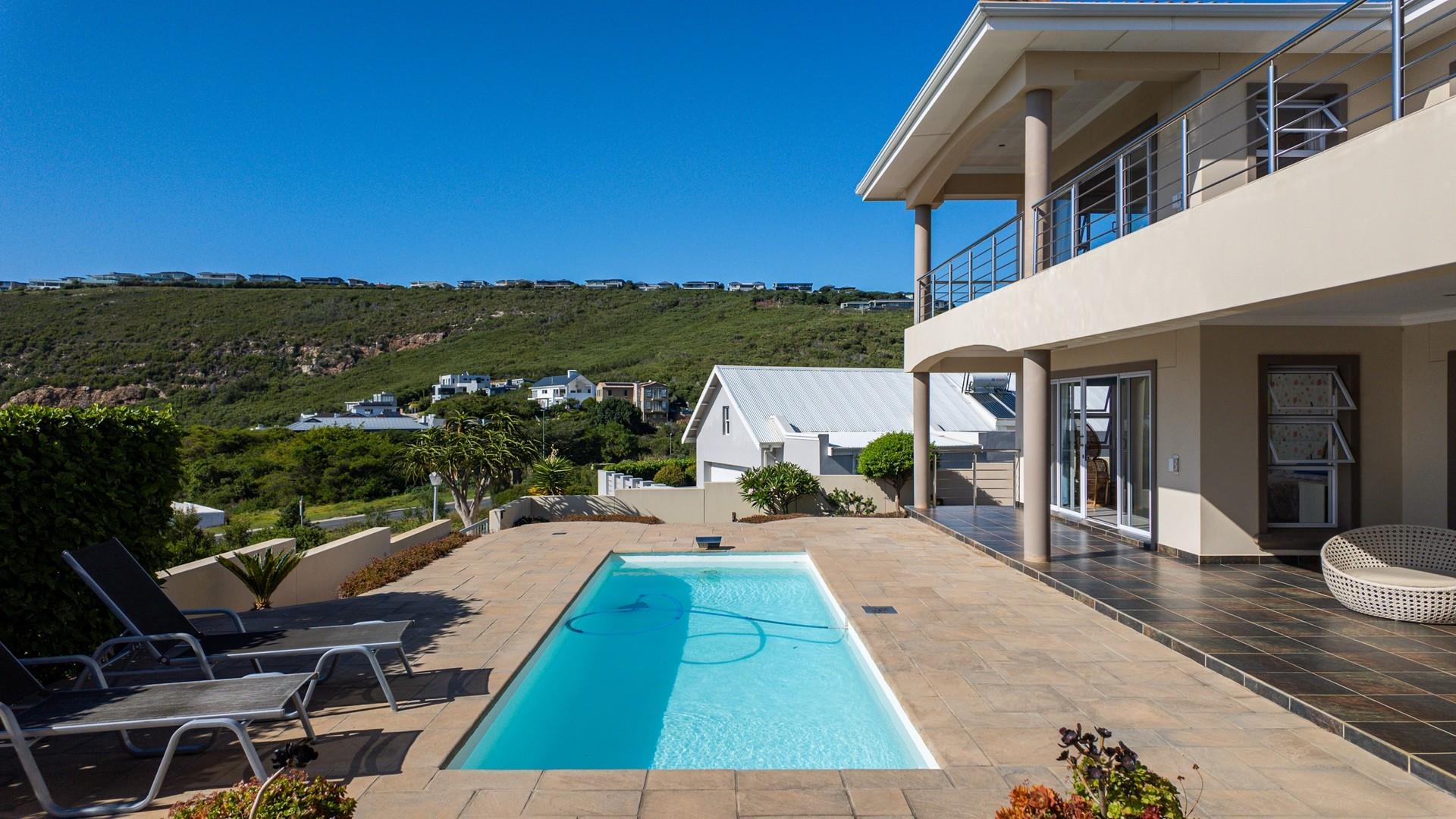 Sea-View Residence of Style & Elegance — photograph 2