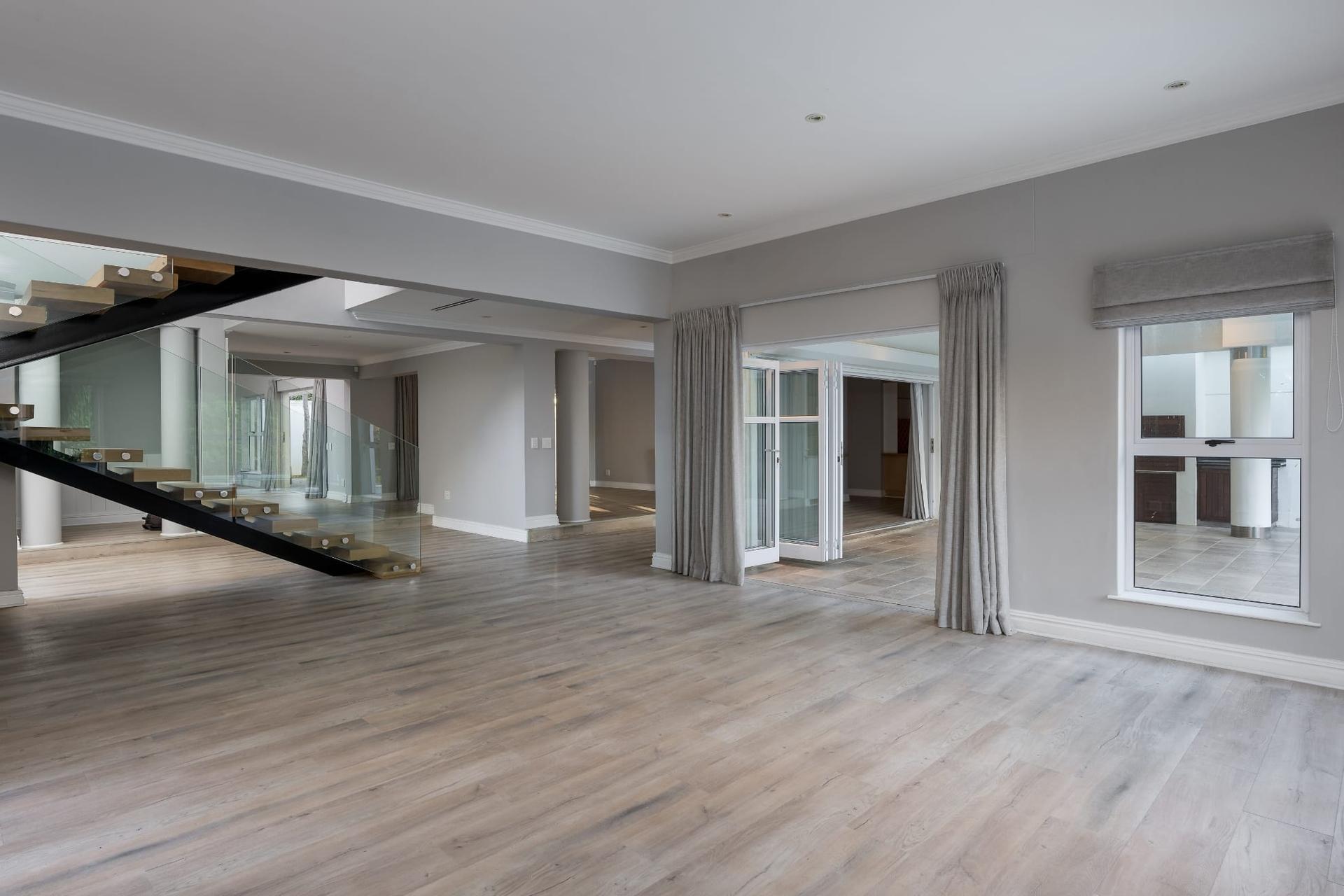 Elevated Golf Estate Living with Mountain Views — photograph 5