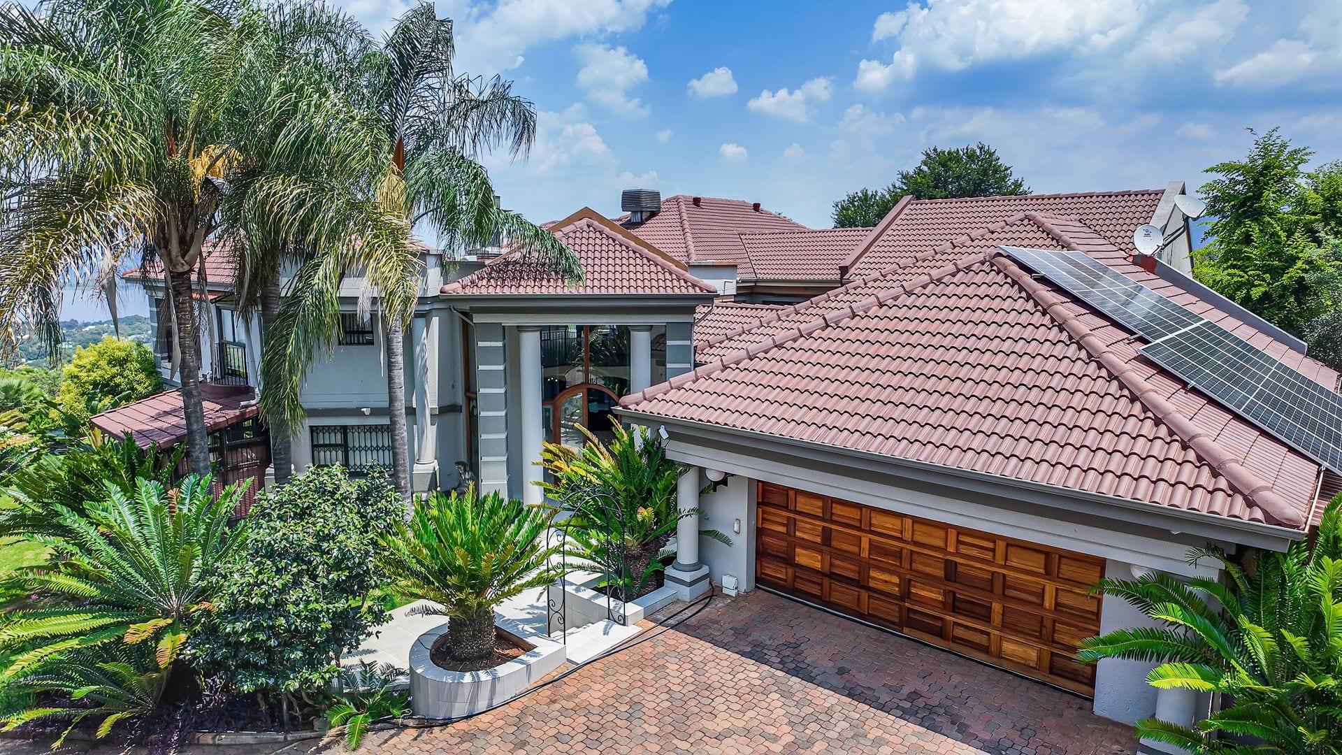 A Landmark Home of Scale, Views and Distinction — photograph 4