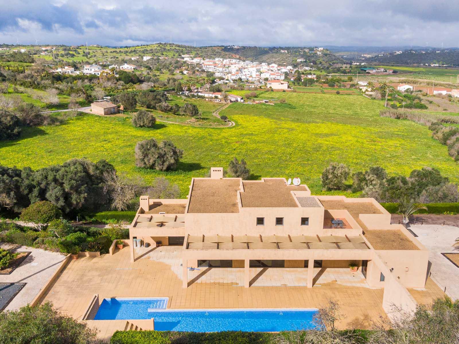 House in Lagos (70131) — photograph 2