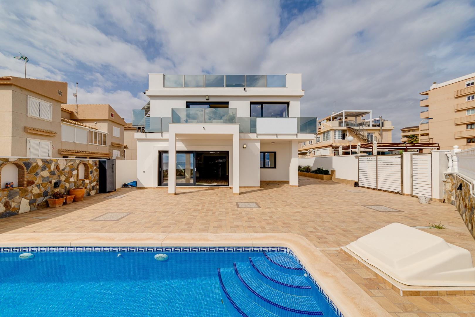 Apartments in Cala del Moro, Torrevieja (ALC-00768) — photograph 2